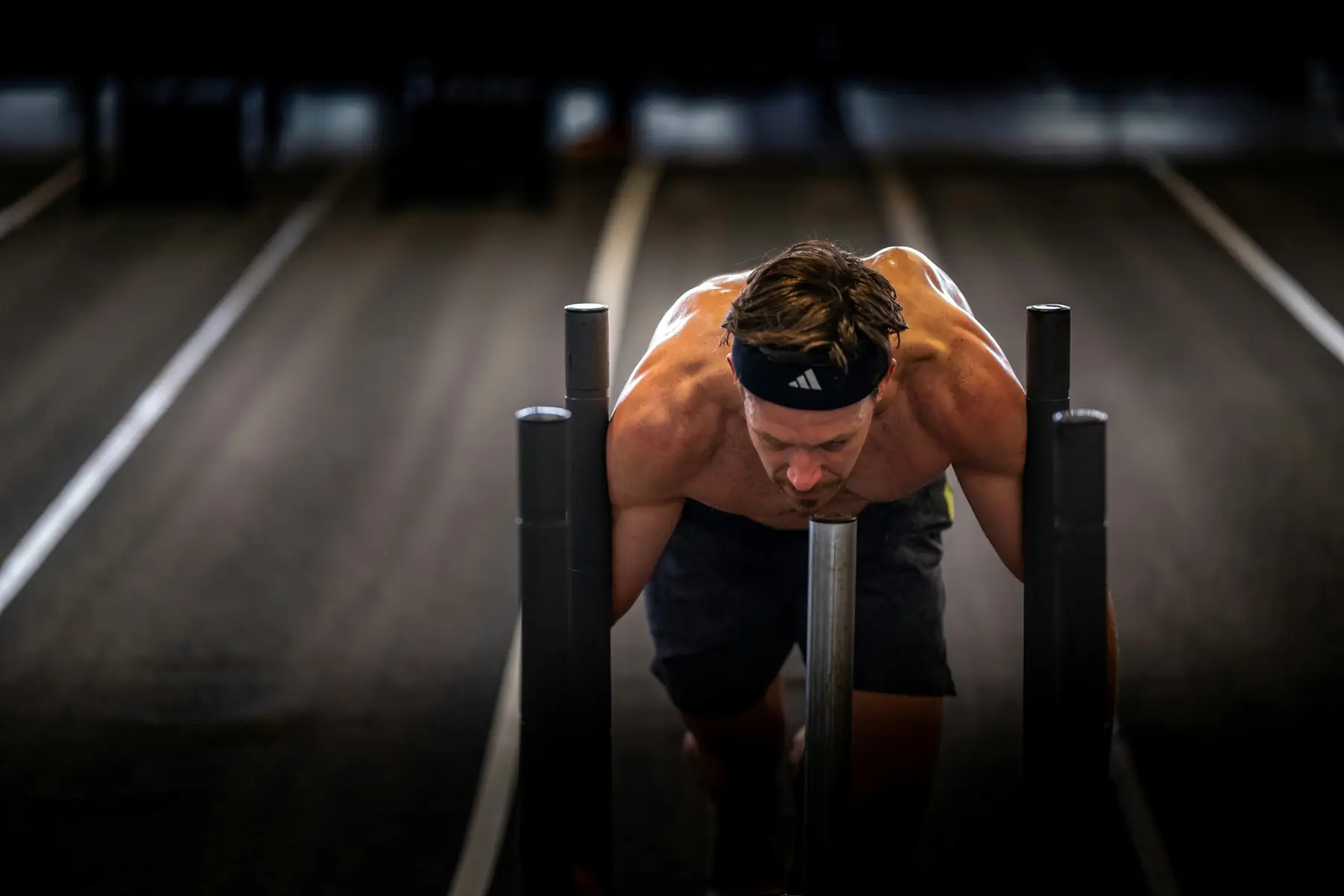 Atleta durante prova de sled push